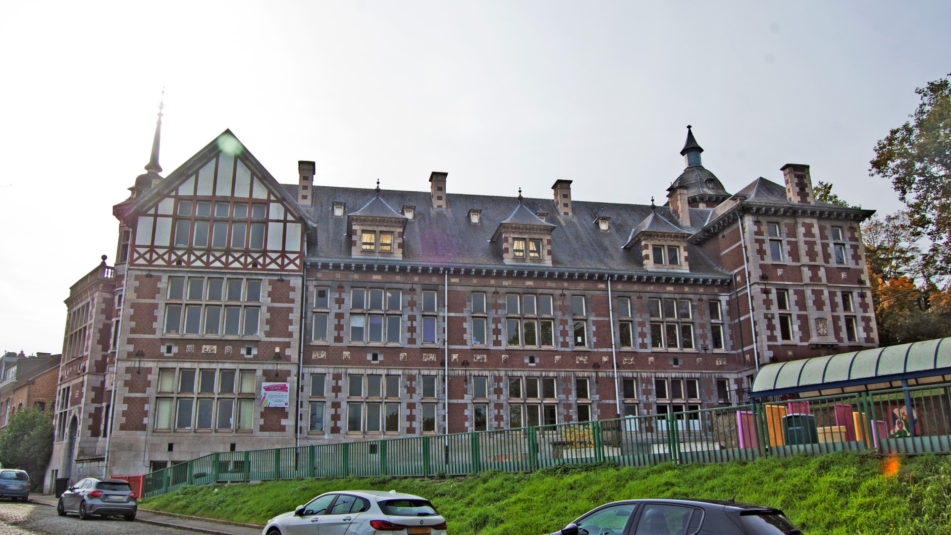 École_communale_de_Cointe,_Liège(crédits creative commons Quentin Lowagie)