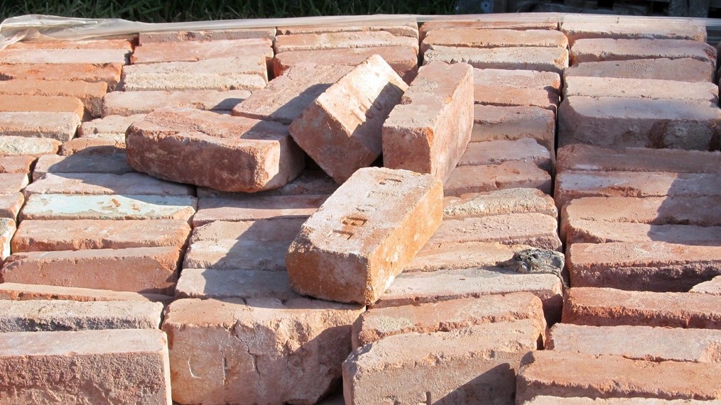BC_rock-wood-building-wall-construction-stone-wall-946582(credits cc pxhere.com)