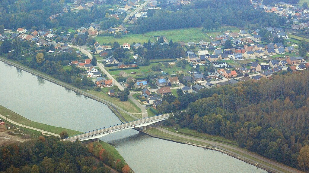 BC_Albert_Canal_at_Stokrooie_aerial(Lieven Smits creative commons)