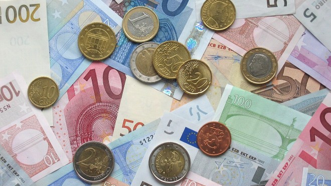 BC_Euro_coins_and_banknotes_(creative commons  Avij)
