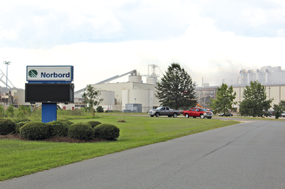 Le groupe Norbord, qui a son siège à Toronto, est le plus grand producteur mondial d’Osb et, grâce à l’usine de Genk, un des plus importants fabricants de panneaux Osb en Europe. 